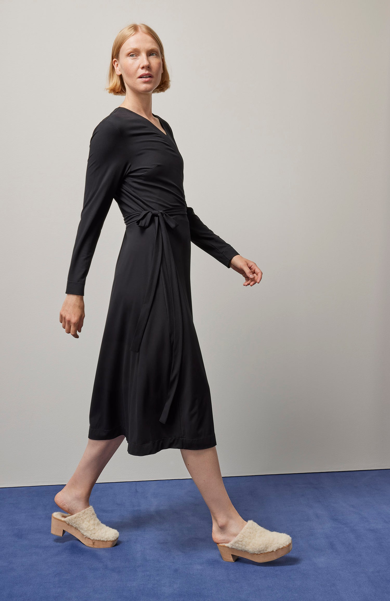 WRAP AROUND -mekko, Musta